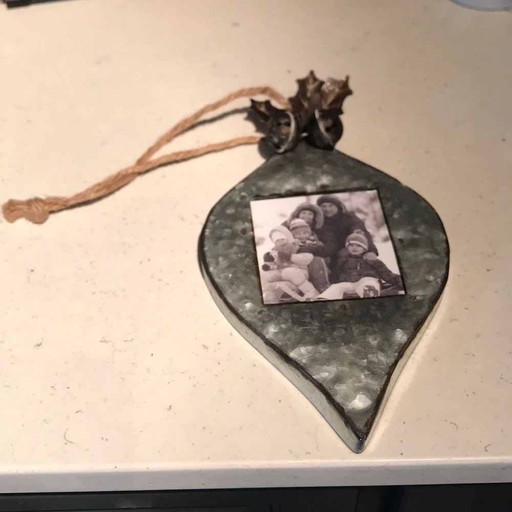 Super cute picture frame .